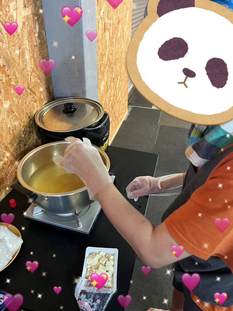 おにぎりと味噌汁作り